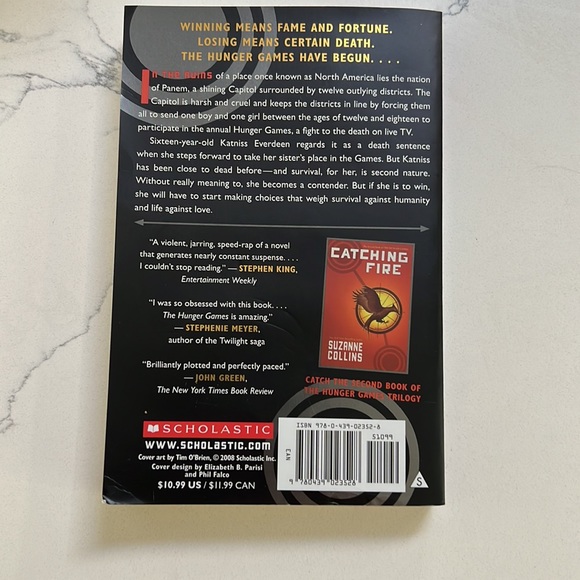The Hunger Games book By Suzanne Collins - Picture 2 of 3